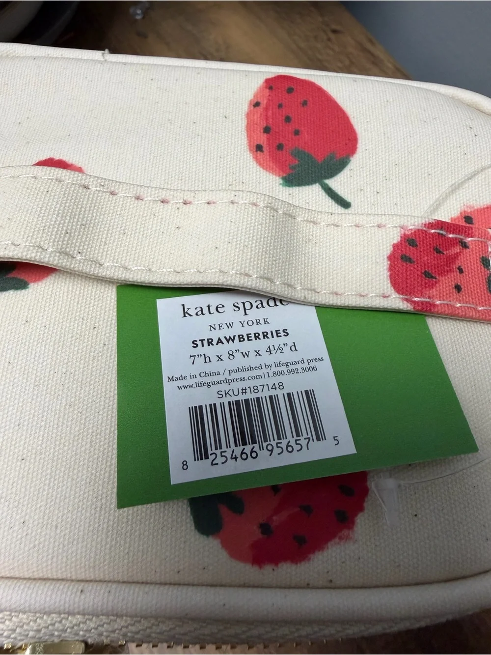 kate spade new york Small Insulated Lunch Box, Strawberries. NWT.